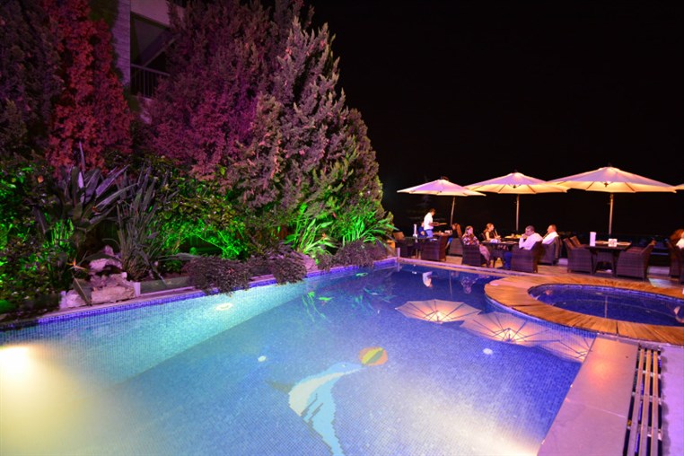 Bay Lodge Terrace on Saturday Night